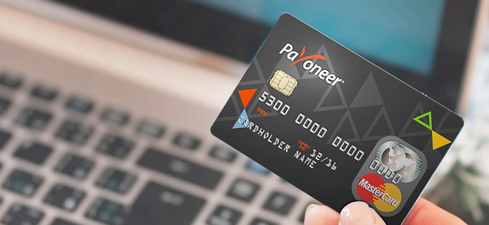 payoneer-card-with-comp-and-hand